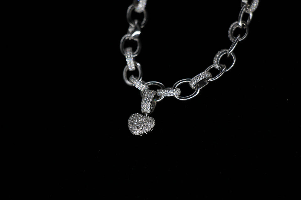 Round Link Bracelet with a Heart Cluster Charm